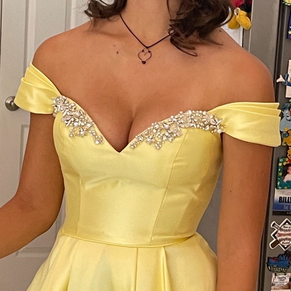 IT’S PROM SEASON!!! Sherri Hill Prom dress - Picture 2 of 14